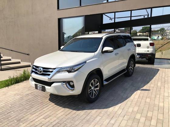TOYOTA HILUX SW4 4.0 SRX 4X4 7 LUGARES V6 24V GASOLINA 4P AUTOMÁTICO